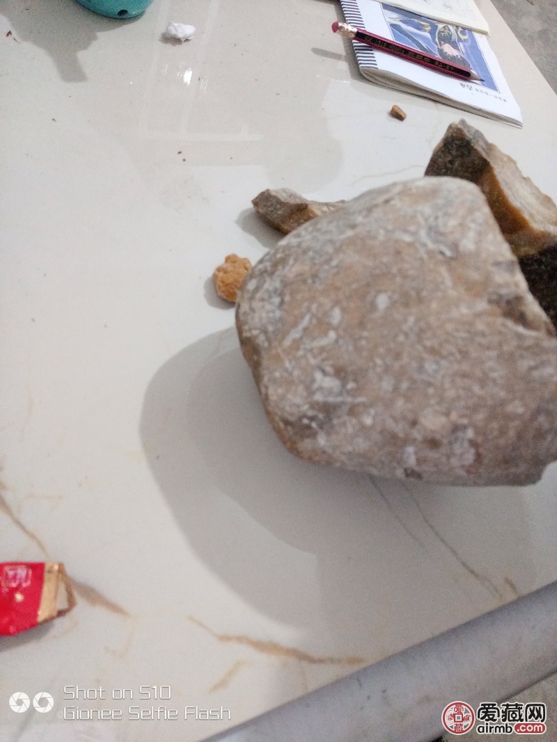 恐龙蛋化石，出于贵州省贞丰县，