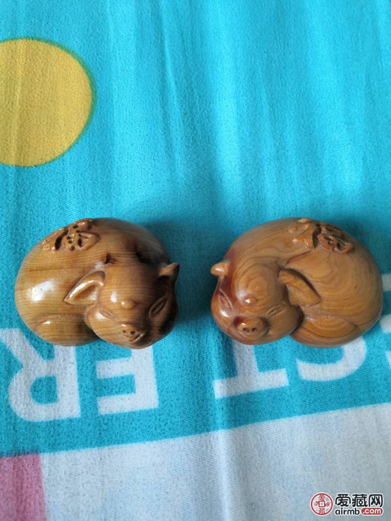 崖柏福猪一对<br />太行山