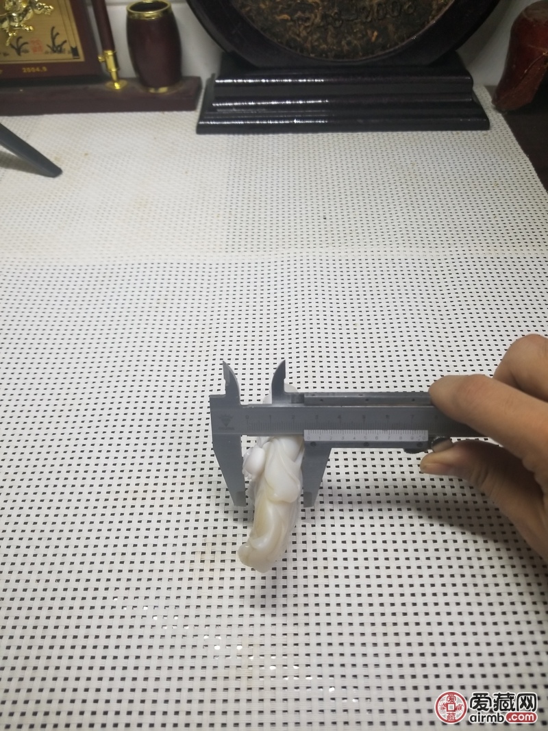 【拍品名称】俏色玛瑙手把件，（