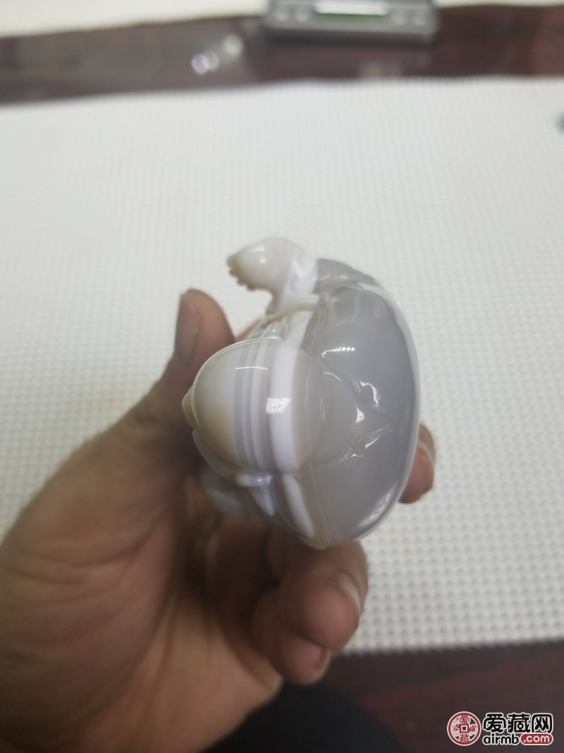 【拍品名称】俏色玛瑙手把件，（