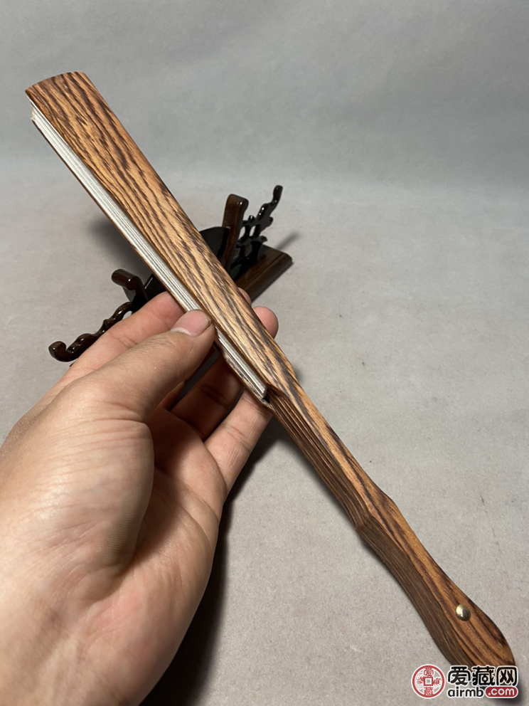 手绘《虾》黄花梨文玩折扇<br