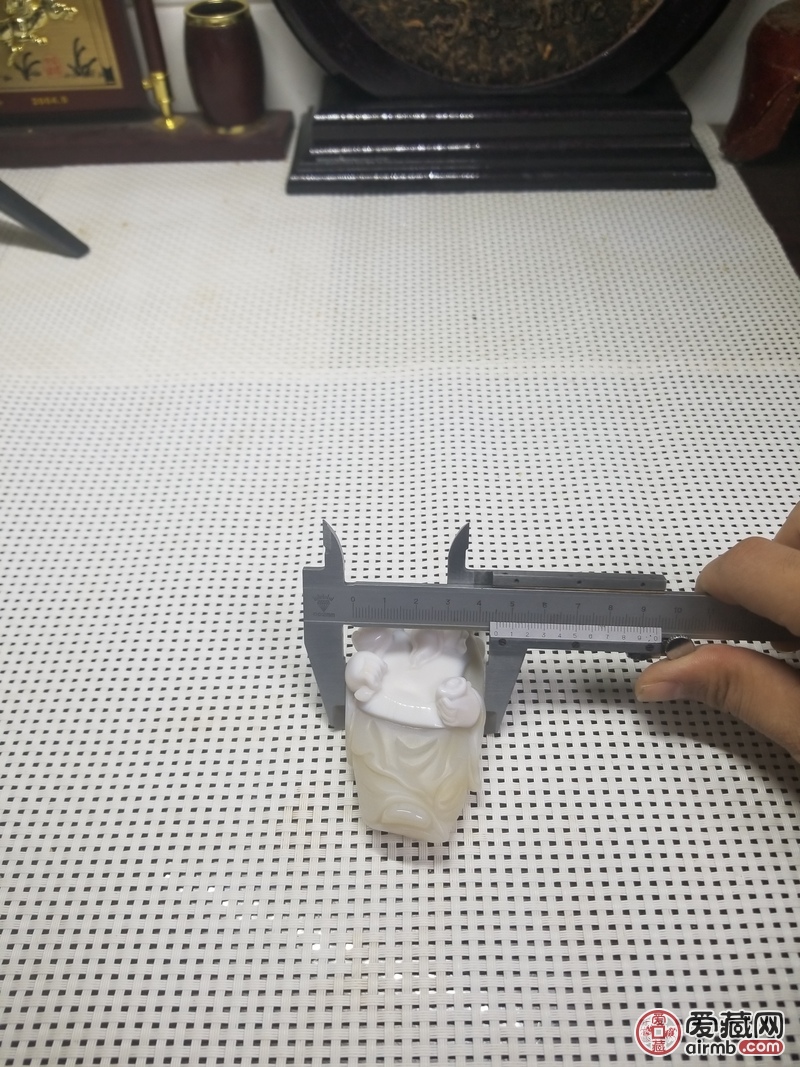 【拍品名称】俏色玛瑙手把件，（
