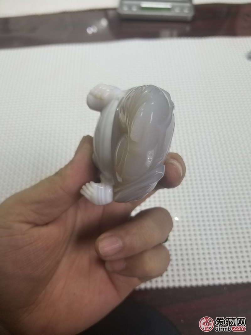 【拍品名称】俏色玛瑙手把件，（