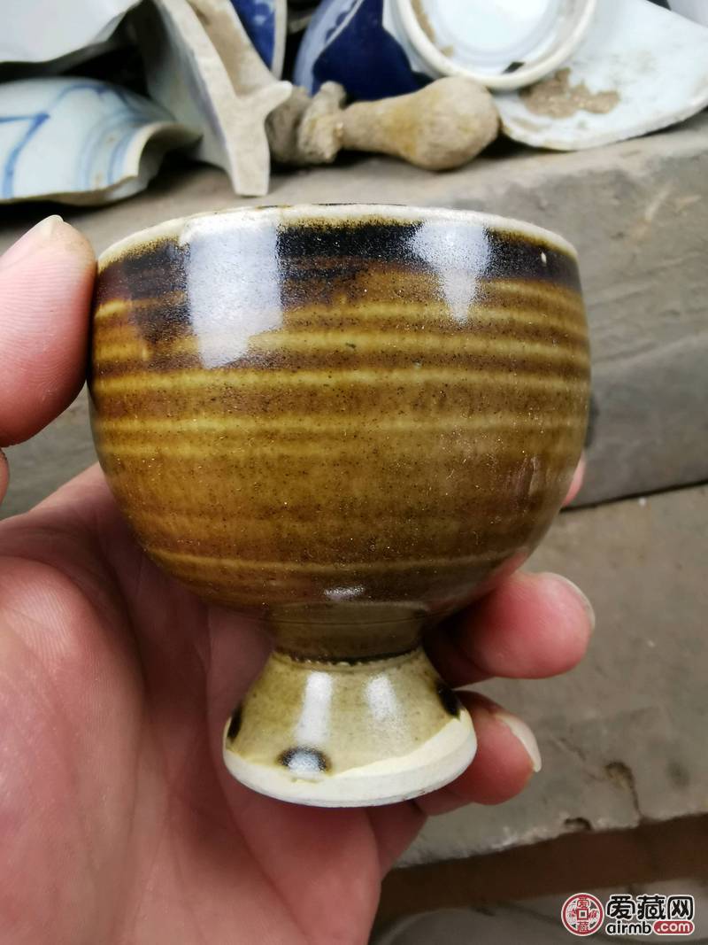 元，老窑高足杯，右面儿油润，包