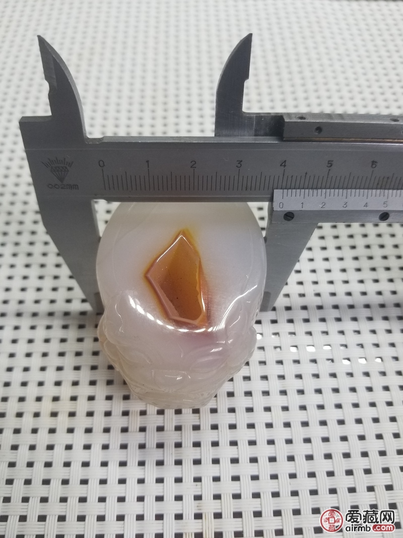 【拍品名称】俏色玛瑙兽首杯，小