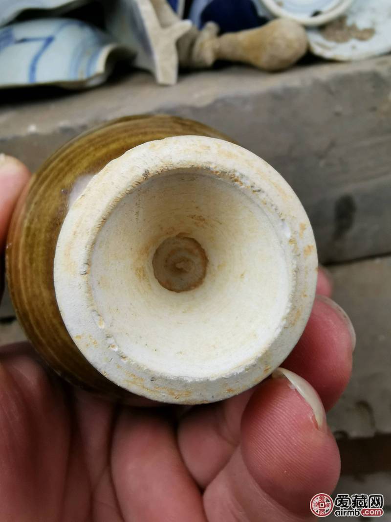 元，老窑高足杯，右面儿油润，包