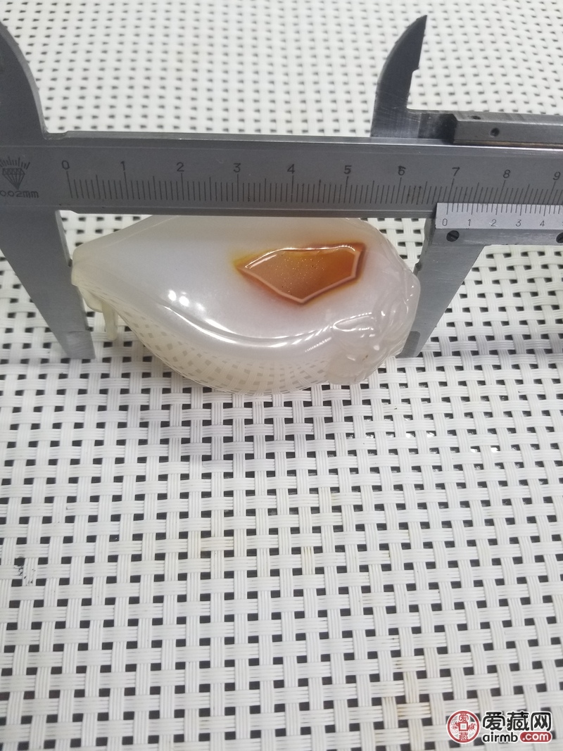 【拍品名称】俏色玛瑙兽首杯，小
