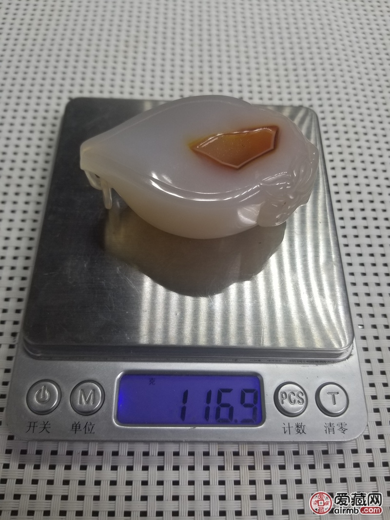 【拍品名称】俏色玛瑙兽首杯，小