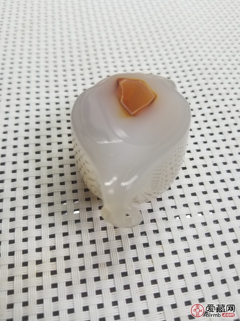 【拍品名称】俏色玛瑙兽首杯，小