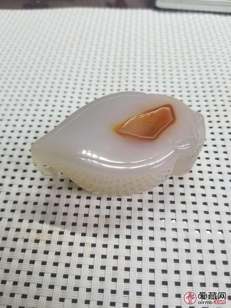 【拍品名称】俏色玛瑙兽首杯，小