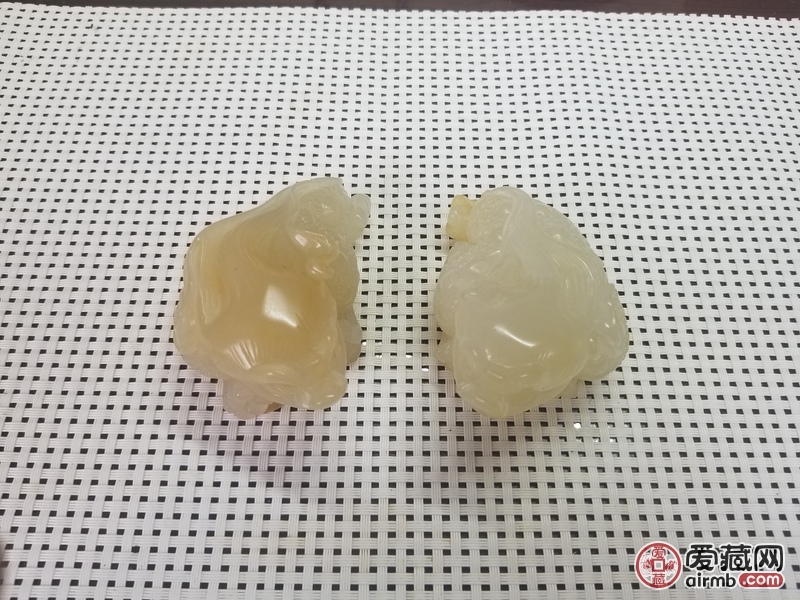 【拍品名称】黄龙玉金蟾一对，小