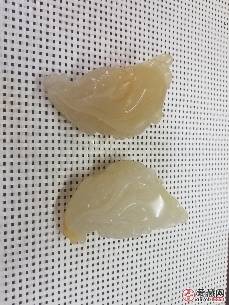 【拍品名称】黄龙玉金蟾一对，小