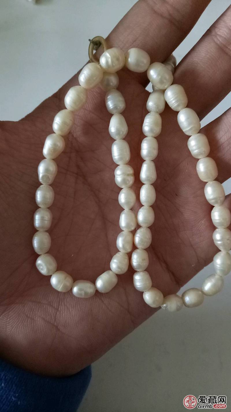 天然珍珠项链。