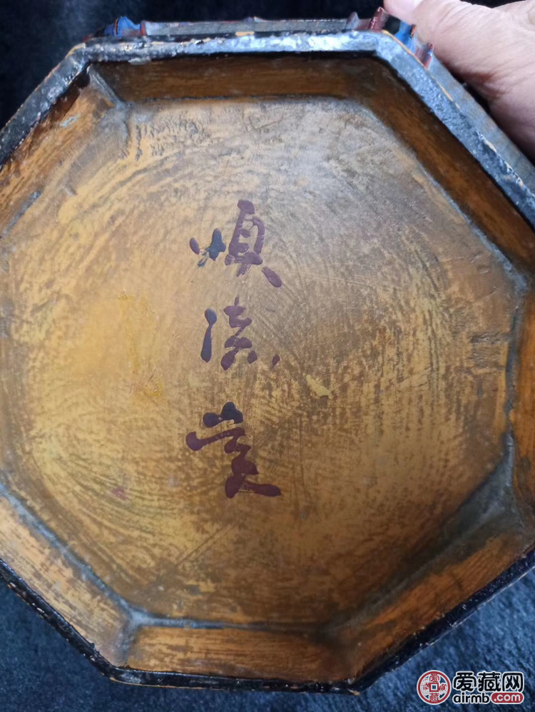 大清乾隆年制捧盒，品相完美，包