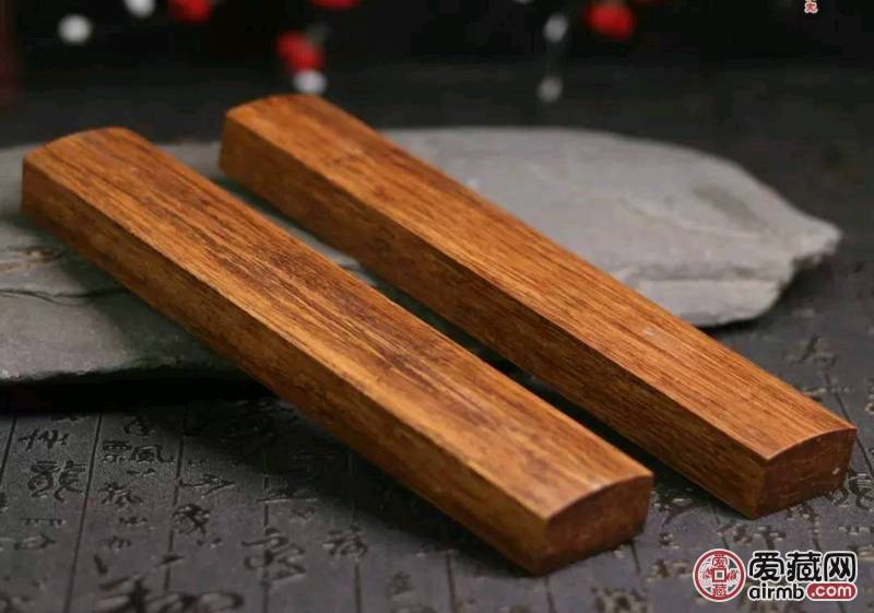 一对大型天然木雕镇纸长25厘米