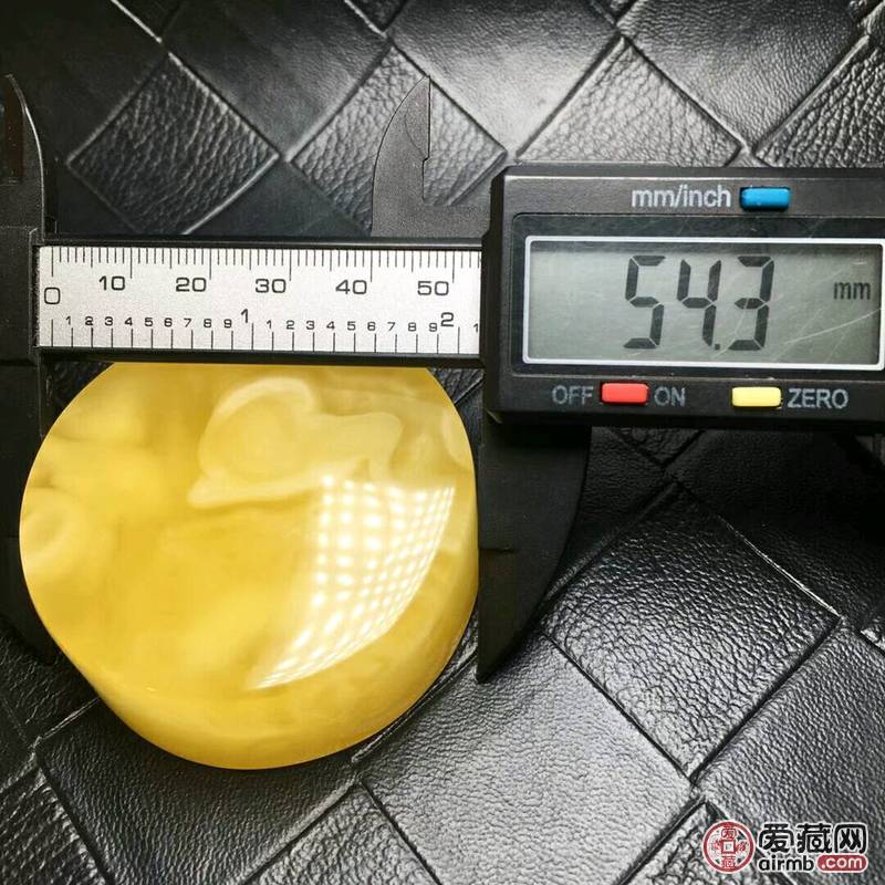 天然琥珀蜜蜡手镯，蜡质浓郁，花