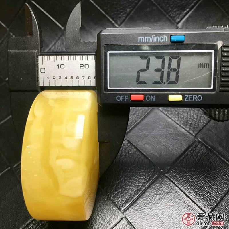 天然琥珀蜜蜡手镯，蜡质浓郁，花
