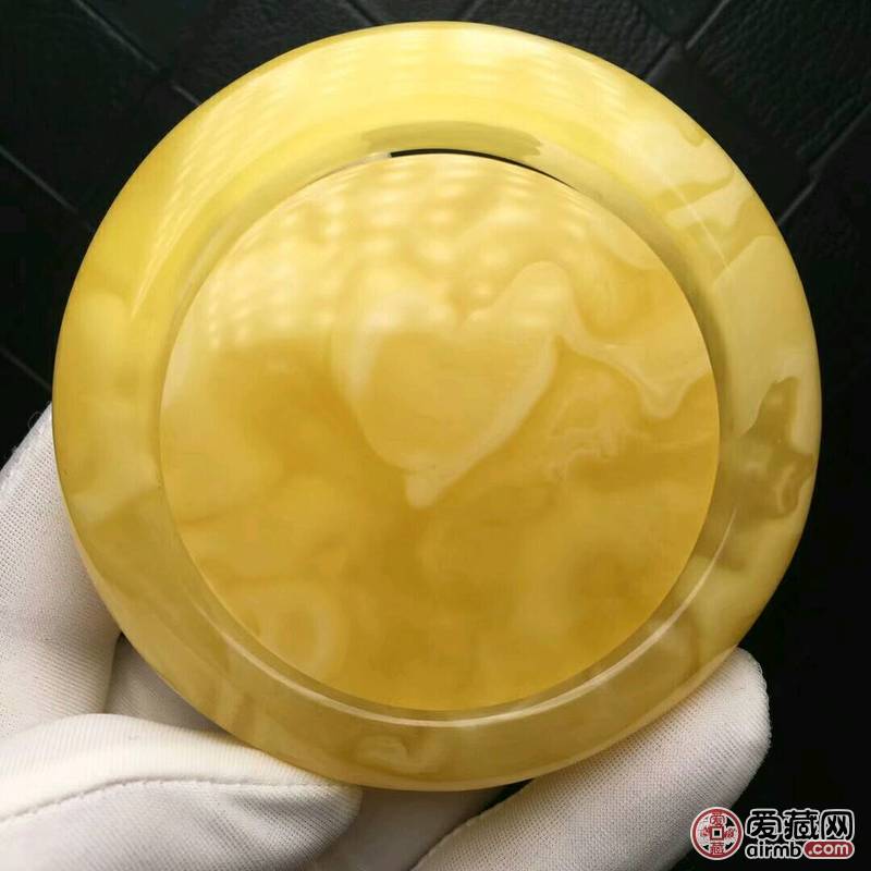 天然琥珀蜜蜡手镯，蜡质浓郁，花