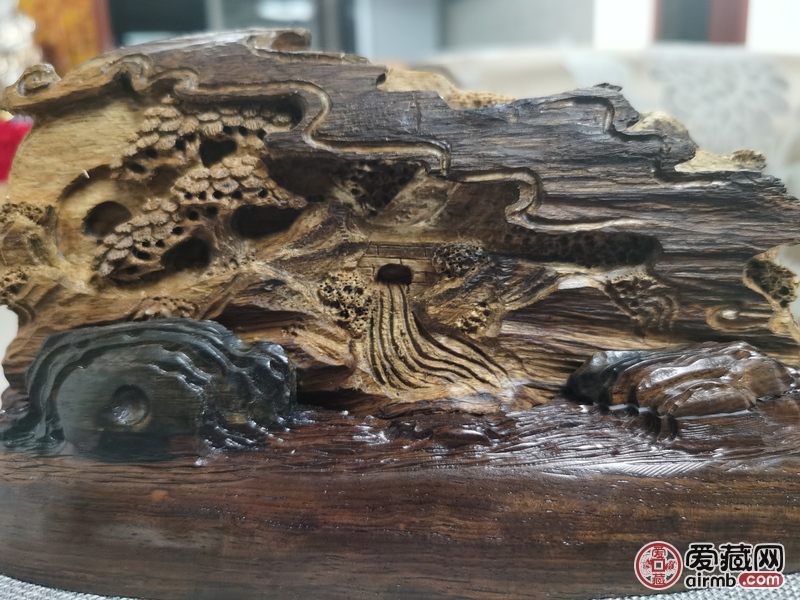 说是文莱料沉香摆件，重131克
