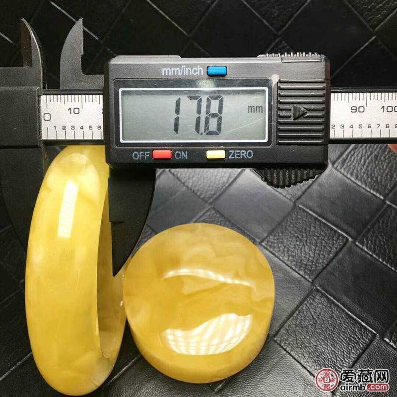 天然琥珀蜜蜡手镯，蜡质浓郁，花