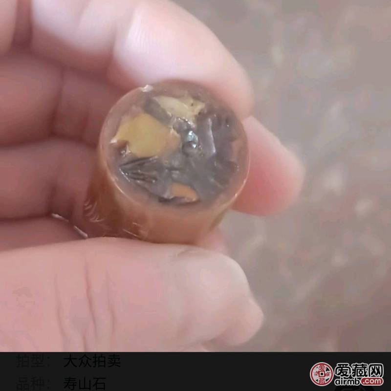 寿山石章，章字面是软白胶粘上的