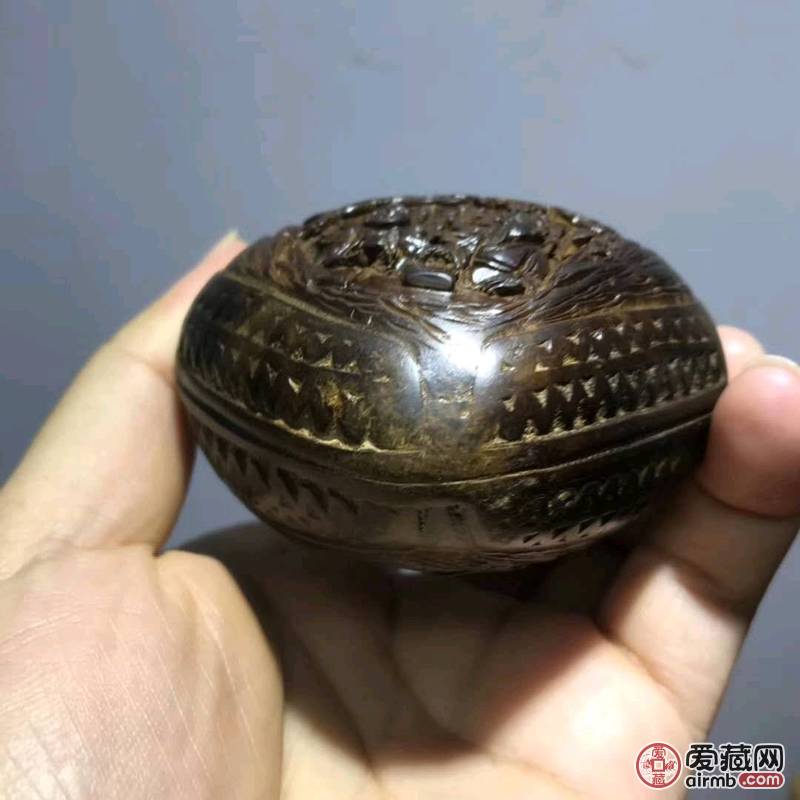 清代黄杨木精品香囊没有缺陷……