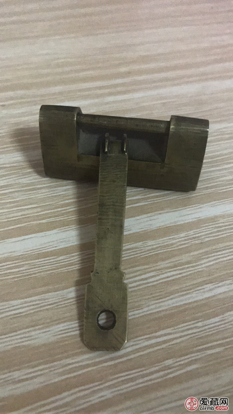 *寸金铜锁