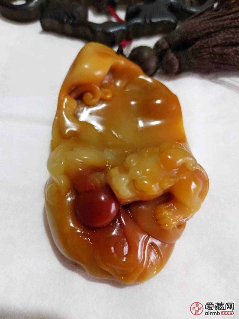 寿山石《红黄芙蓉 螭虎》手把件