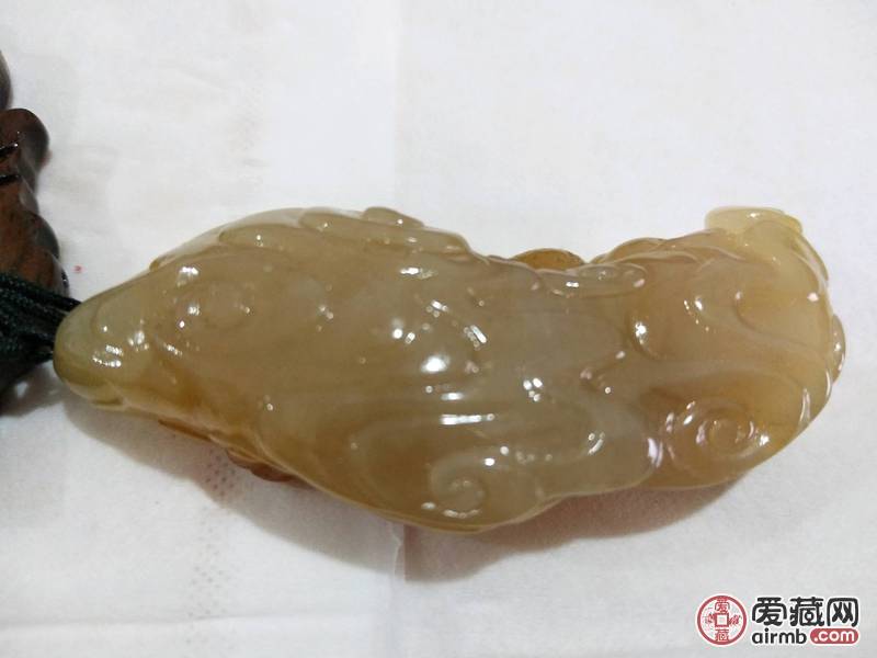 昌化石 《金玉冰貔恘》手把件