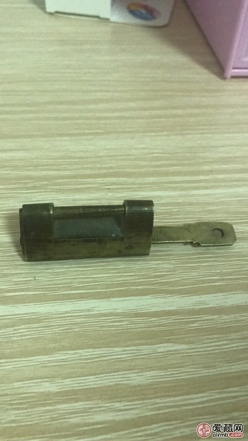*寸金铜锁