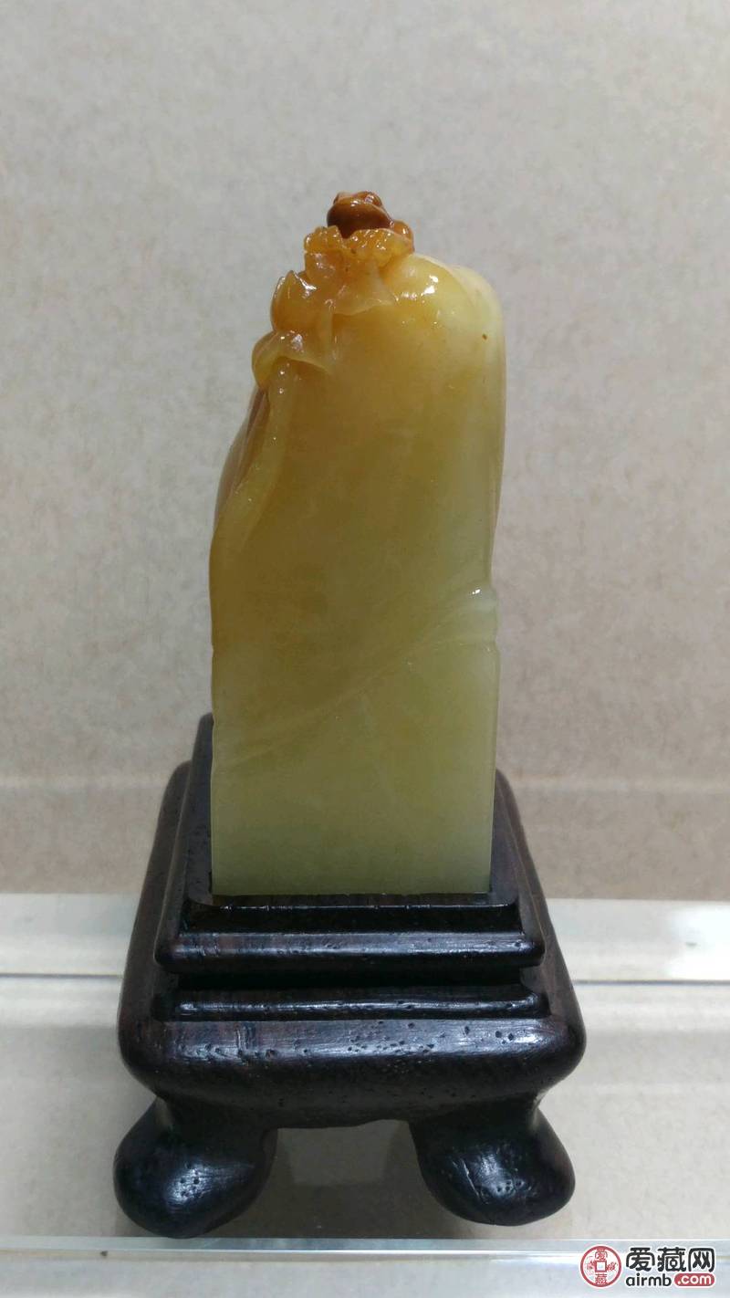 寿山芙蓉晶扁章。\n取名:顶呱