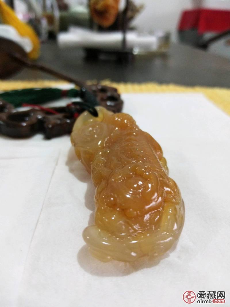 昌化石 《金玉冰貔恘》手把件