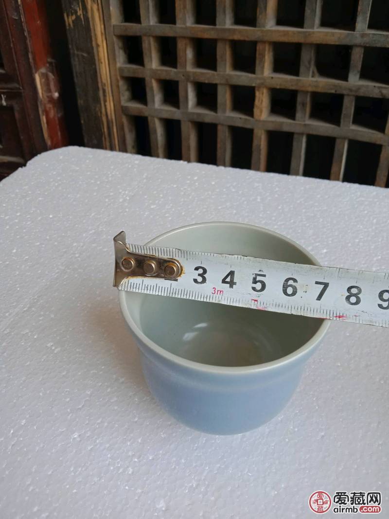 清代豆青釉茶盏，器型周整，釉水