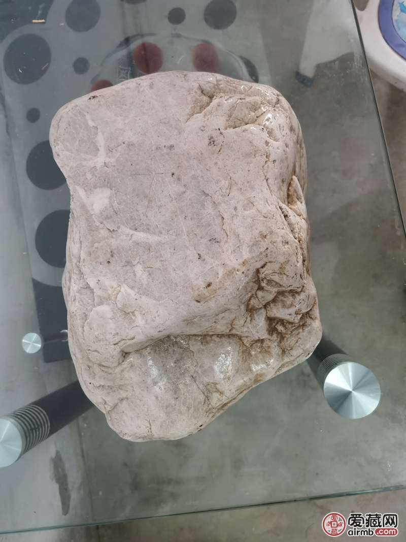 新疆的和田玉石头，重量是47斤