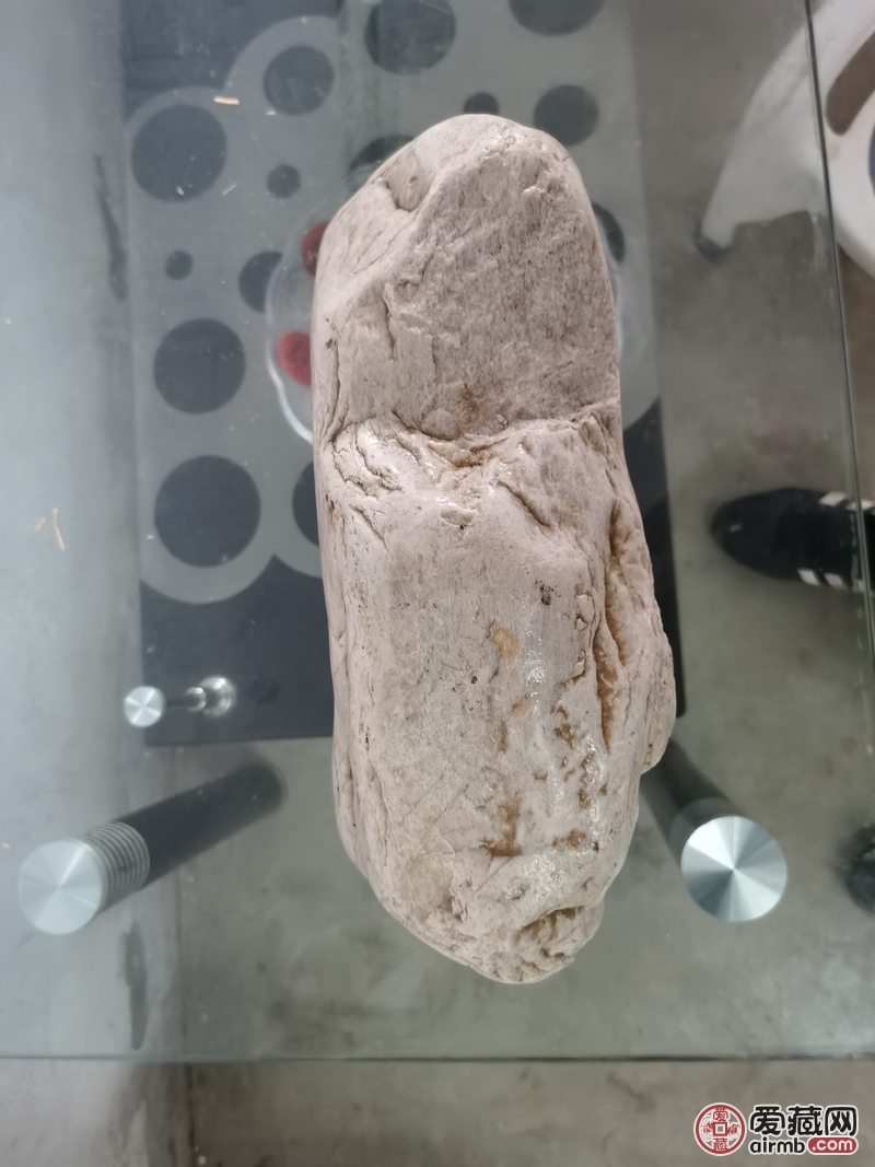 新疆的和田玉石头，重量是47斤