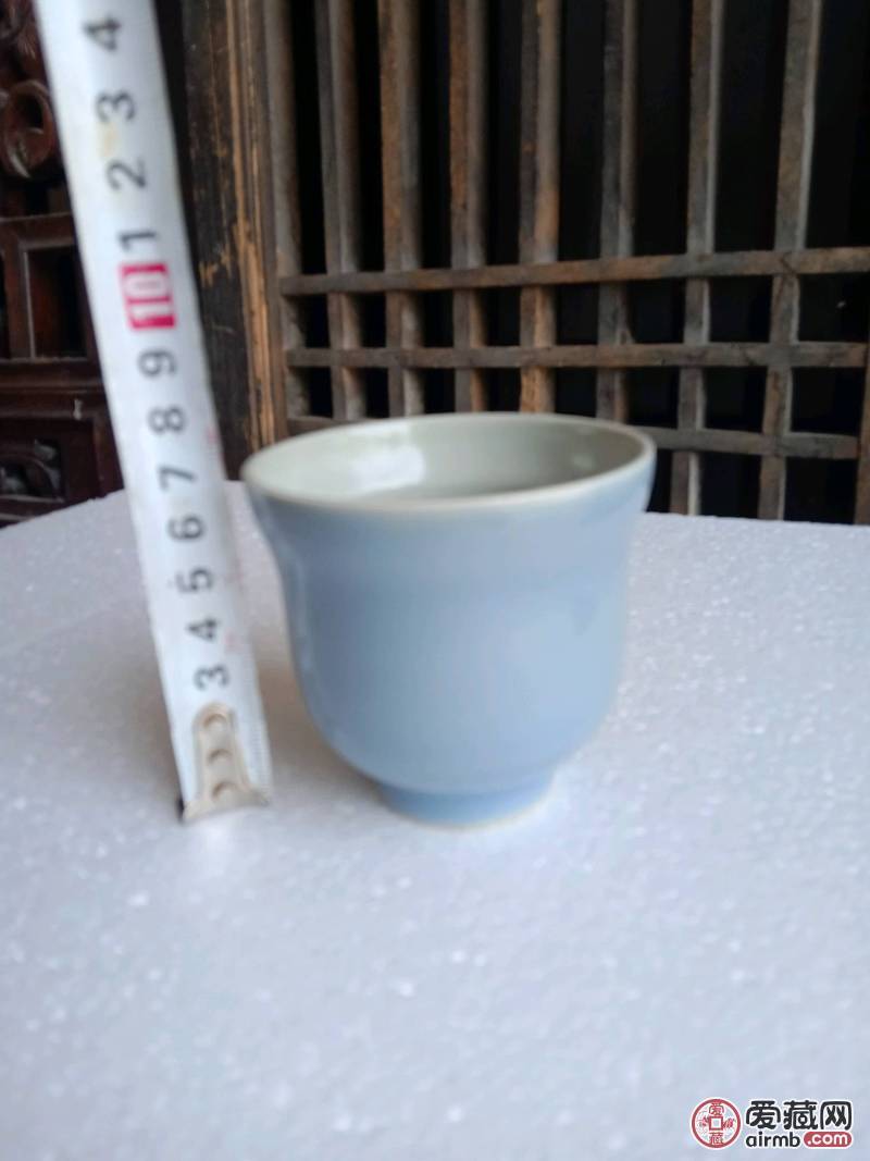 清代豆青釉茶盏，器型周整，釉水