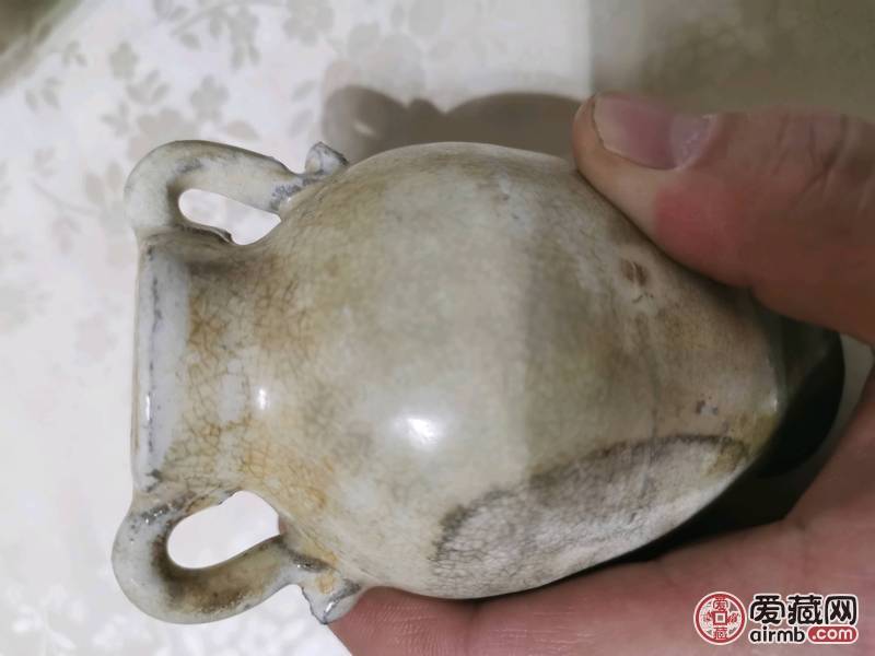 白瓷小瓶