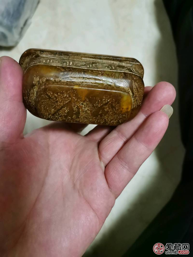 玉质笔架