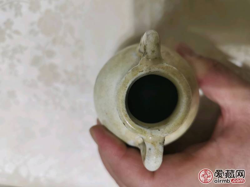 白瓷小瓶