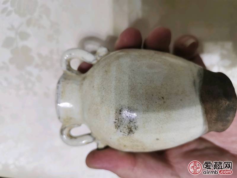 白瓷小瓶