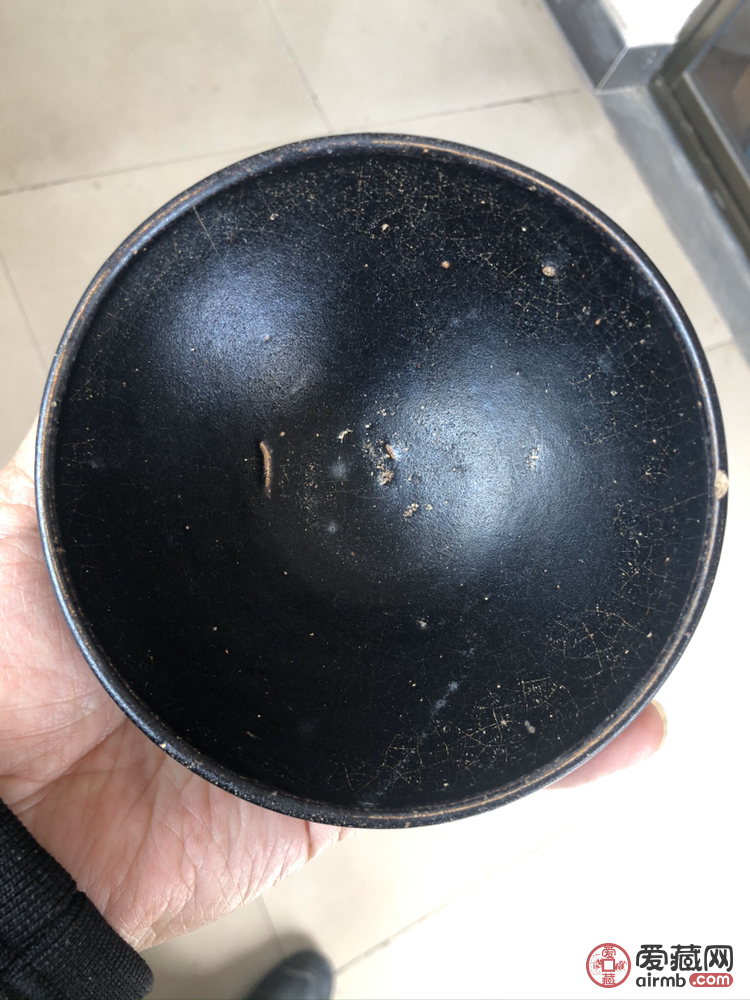 宋代吉州窑黑釉盏，有细线，口径