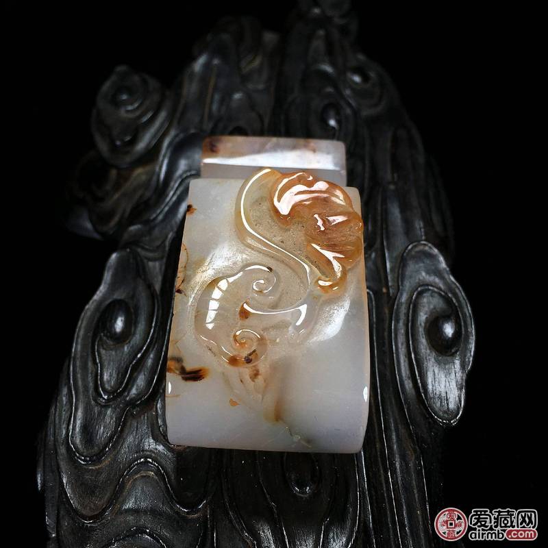 天然玛瑙俏雕回纹卷足福寿如意纹