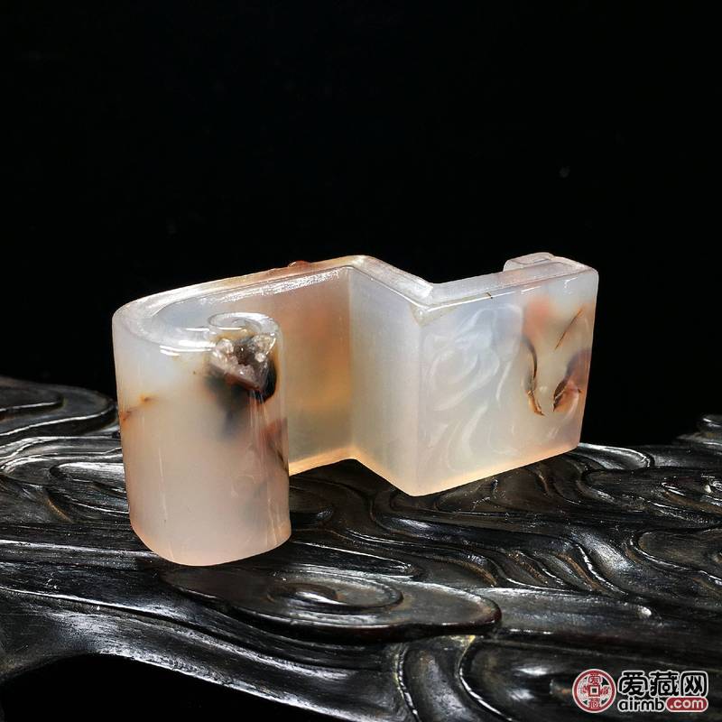 天然玛瑙俏雕回纹卷足福寿如意纹