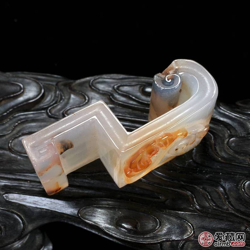 天然玛瑙俏雕回纹卷足福寿如意纹