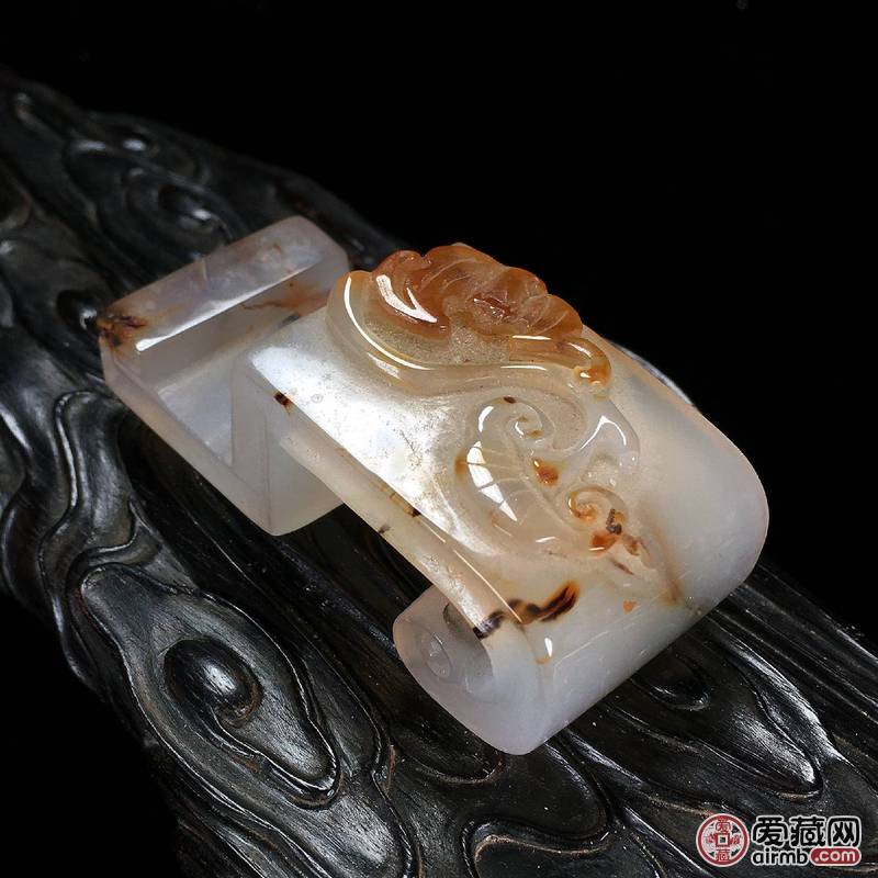 天然玛瑙俏雕回纹卷足福寿如意纹