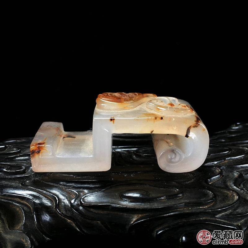 天然玛瑙俏雕回纹卷足福寿如意纹