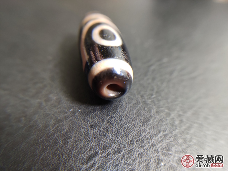 精品藏地老玛瑙两眼天珠\n对孔