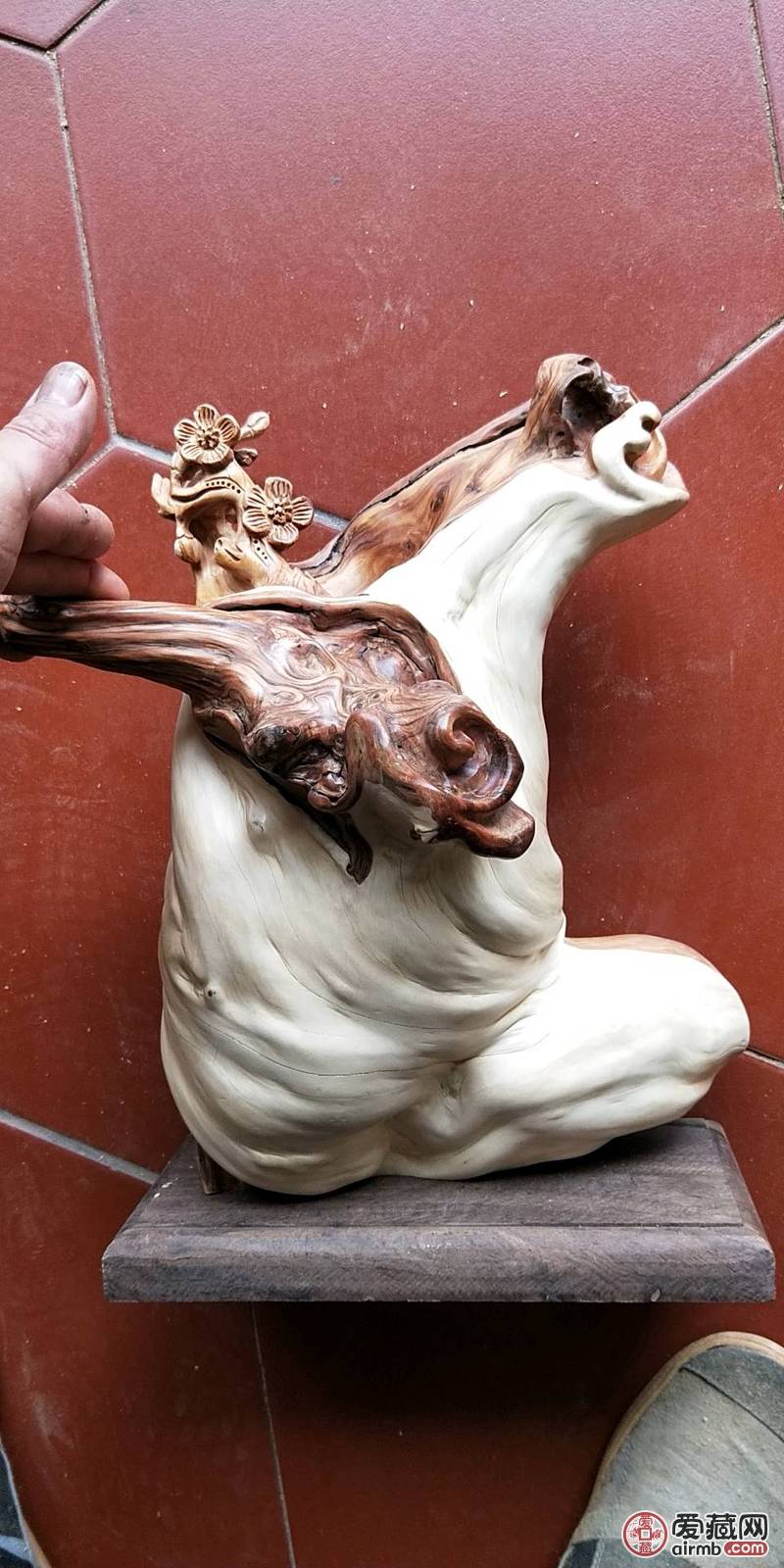 崖柏梅花笔筒，纯手工制作，形态