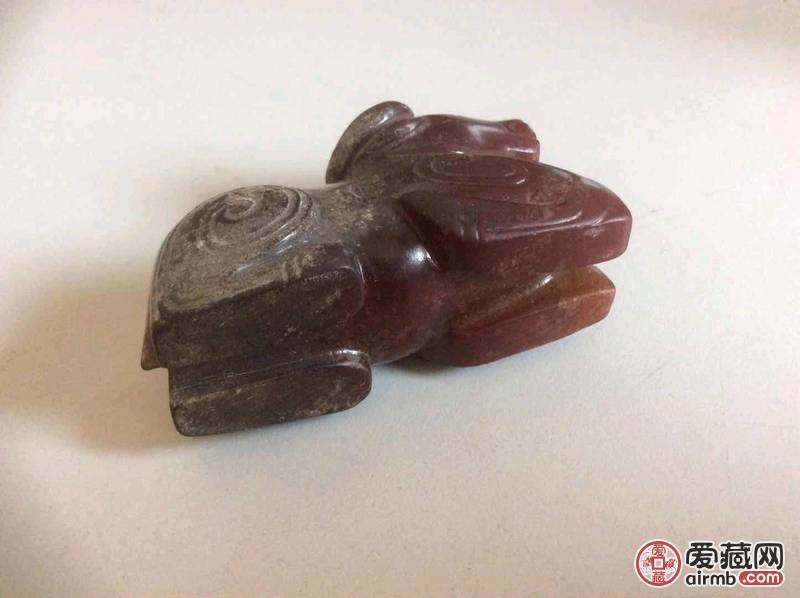 玉雕小牛手把件，雕工精细，形象