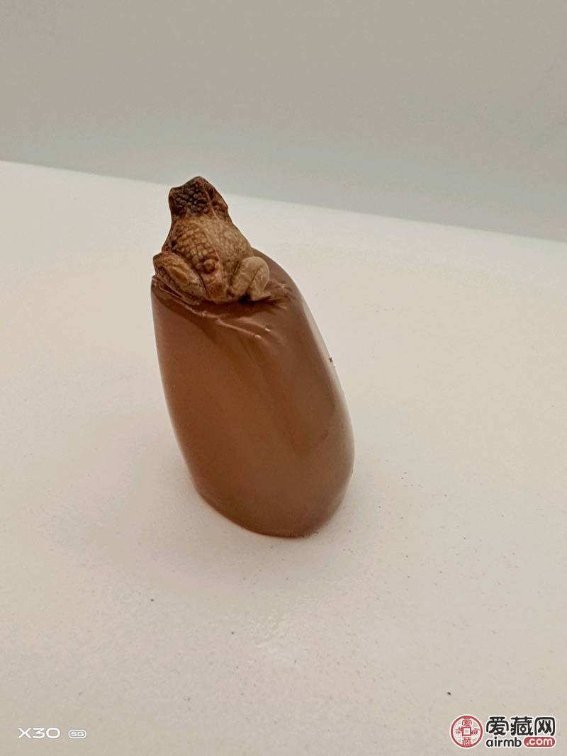 巴林冻石 俏色精雕  呱呱来财